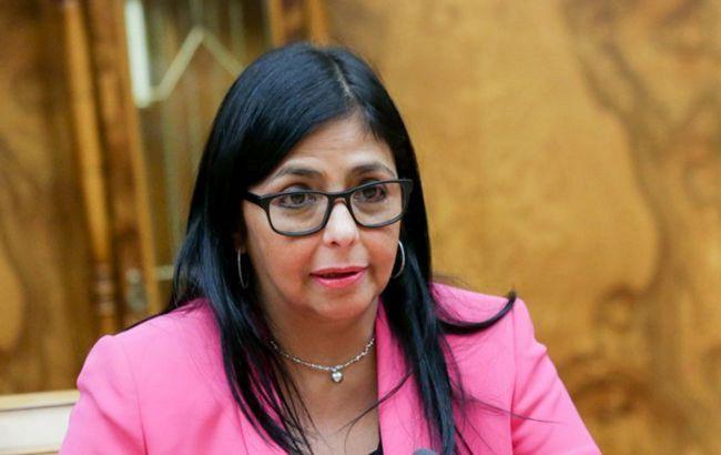 Вице-президент Венесуэлы сменила тон и призвала к "сотрудничеству" с США