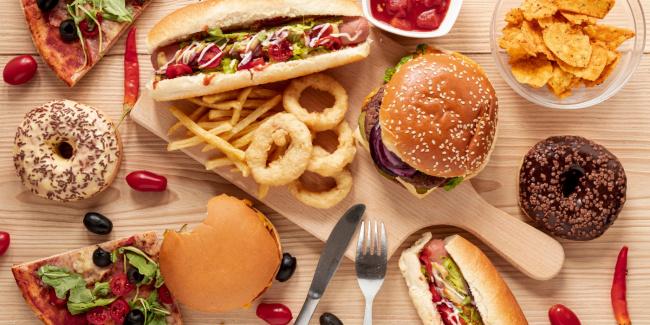 В Великобритании вступил в силу запрет на рекламу нездоровой еды