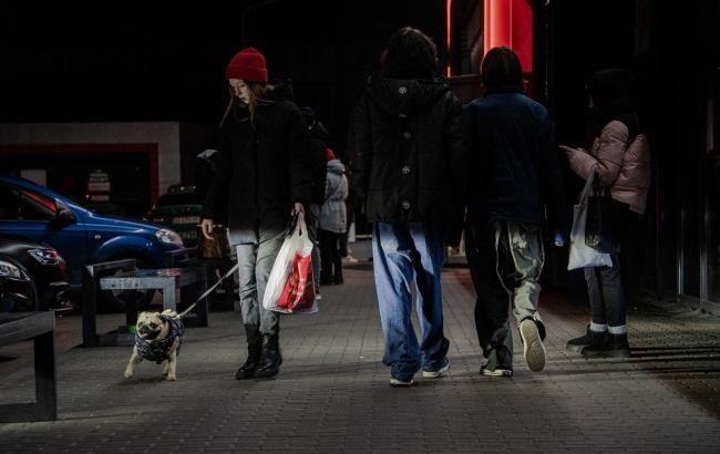 Заставили ли блэкауты украинцев массово покидать дома: что показал опрос