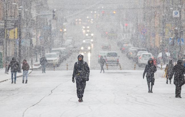 В Киеве ждут сильный снегопад. Водителей просят не пользоваться автомобилями