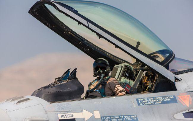 Украина получила мобильные симуляторы F-16 для подготовки пилотов