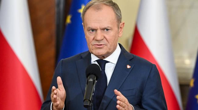 Туск назвал "абсурдным" предложение Путина о перемирии на 9 мая