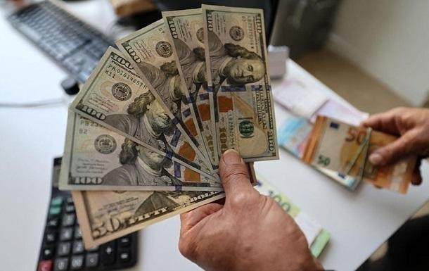 Гривна укрепилась на фоне рекордных вливаний НБУ