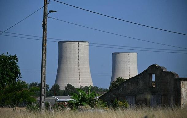 Во Франции срочно остановили три ядерных реактора
