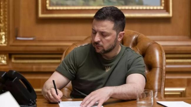 Зеленский снова продлил мобилизацию и военное положение