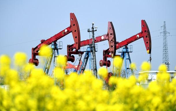Нефть дешевеет третий день подряд